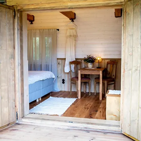 Haanjamehe Taluhotell Värdshus *